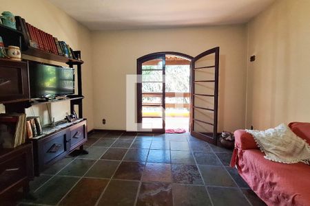 Sala 2 de casa para alugar com 4 quartos, 390m² em Piratininga, Niterói