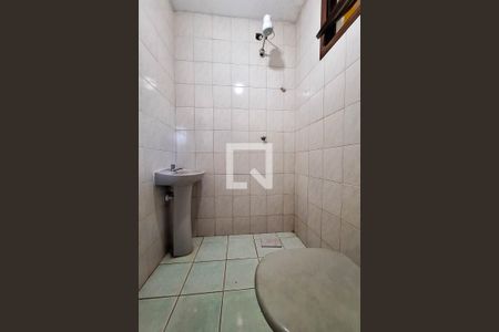 Banheiro de serviço de casa à venda com 4 quartos, 390m² em Piratininga, Niterói