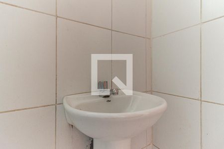 Banheiro Social de kitnet/studio para alugar com 1 quarto, 38m² em Santa Ifigênia, São Paulo