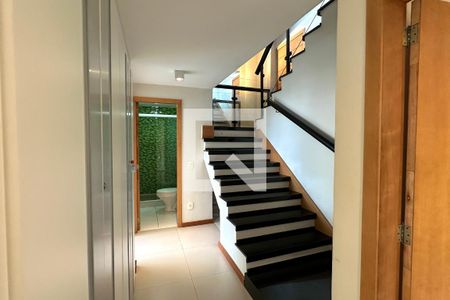 Escada de apartamento à venda com 3 quartos, 129m² em Copacabana, Rio de Janeiro