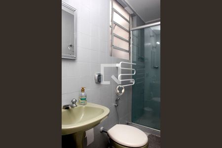 Banheiro de kitnet/studio à venda com 1 quarto, 37m² em Petrópolis, Porto Alegre