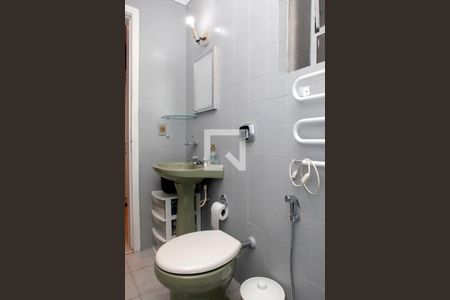 Banheiro de kitnet/studio à venda com 1 quarto, 37m² em Petrópolis, Porto Alegre