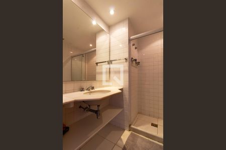 Banheiro social  de apartamento à venda com 1 quarto, 60m² em Copacabana, Rio de Janeiro