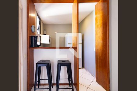 Cozinha  de apartamento à venda com 1 quarto, 60m² em Copacabana, Rio de Janeiro