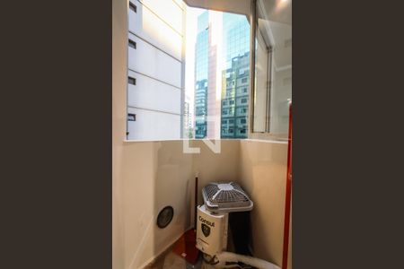 Varanda de kitnet/studio à venda com 1 quarto, 30m² em Jardim Paulista, São Paulo