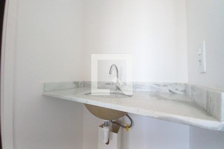 Banheiro de apartamento à venda com 1 quarto, 34m² em Parque Industrial, Campinas