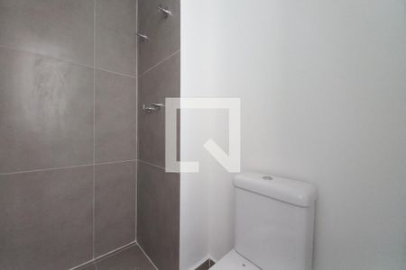 Banheiro de apartamento à venda com 1 quarto, 34m² em Parque Industrial, Campinas