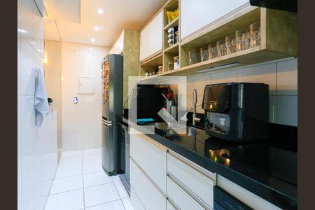 Cozinha de apartamento para alugar com 3 quartos, 79m² em Jardim Arpoador, São Paulo