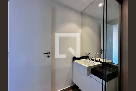 Banheiro de kitnet/studio para alugar com 0 quarto, 23m² em Jardim das Acacias, São Paulo
