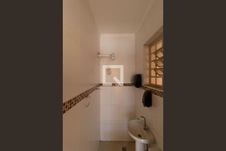 Banheiro da Área comum de casa à venda com 6 quartos, 311m² em Jardim Miranda, Campinas