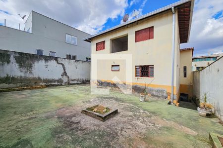 Quintal de casa à venda com 3 quartos, 458m² em Santa Amelia, Belo Horizonte