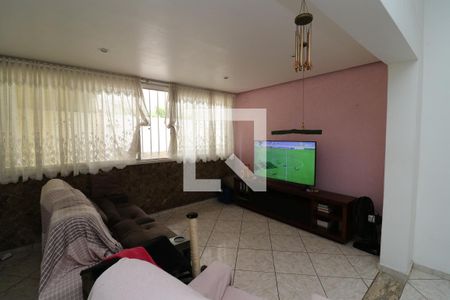 Sala de casa à venda com 5 quartos, 240m² em Jardim Guanabara, Rio de Janeiro