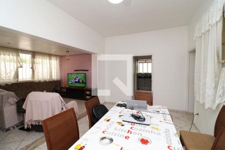 Sala de casa à venda com 5 quartos, 240m² em Jardim Guanabara, Rio de Janeiro