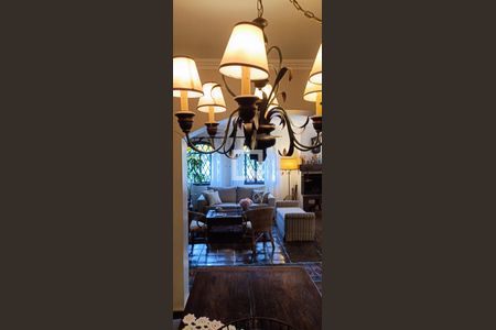 Sala de casa à venda com 3 quartos, 300m² em Jardim Leonor, São Paulo