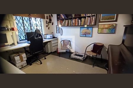 Escritório de casa à venda com 3 quartos, 300m² em Jardim Leonor, São Paulo