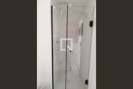 Banheiro de apartamento à venda com 2 quartos, 32m² em Vila Carmosina, São Paulo