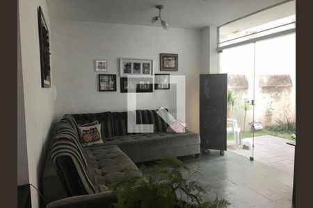 Casa à venda com 3 quartos, 330m² em Vila Monumento, São Paulo