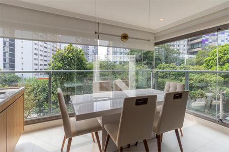 Apartamento à venda com 2 quartos, 70m² em Jardins, São Paulo