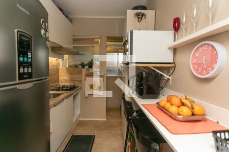 Cozinha de apartamento à venda com 1 quarto, 40m² em Santa Maria Goretti, Porto Alegre