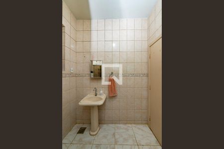 Banheiro Social de casa à venda com 3 quartos, 420m² em Carlos Prates, Belo Horizonte