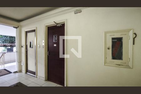 Fachada e portaria de apartamento à venda com 3 quartos, 110m² em Tijuca, Rio de Janeiro
