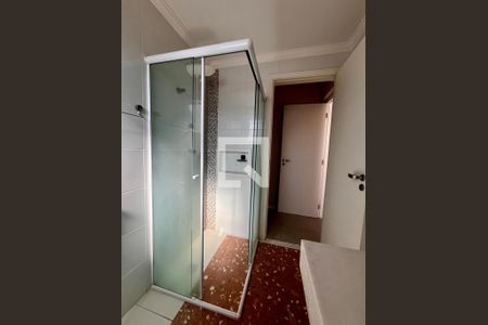 Banheiro de apartamento à venda com 1 quarto, 55m² em Centro, Campinas