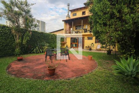 Quintal de casa à venda com 3 quartos, 287m² em Tristeza, Porto Alegre