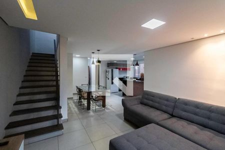 Sala de casa à venda com 4 quartos, 172m² em Cabral, Contagem
