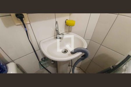 Banheiro da Edícula de casa à venda com 3 quartos, 196m² em Santo Antônio, Osasco