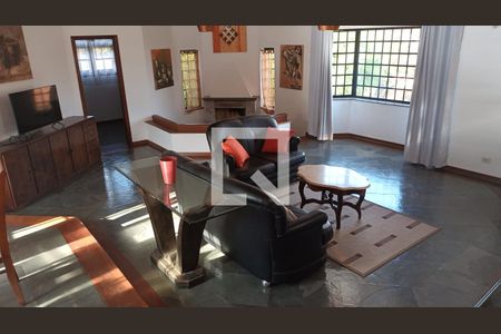 Sala de casa de condomínio para alugar com 4 quartos, 336m² em Condomínio Estância Marambaia, Vinhedo