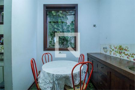 Casa à venda com 4 quartos, 325m² em Chácara Monte Alegre, São Paulo