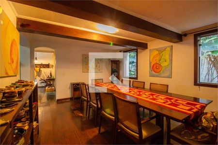 Casa à venda com 4 quartos, 325m² em Chácara Monte Alegre, São Paulo