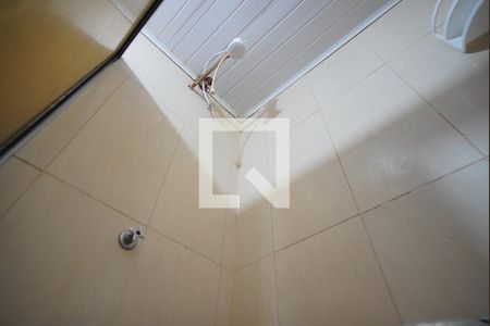 Banheiro  de apartamento à venda com 1 quarto, 42m² em Jardim Ipu, Porto Alegre