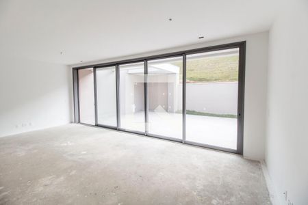 Sala de casa de condomínio à venda com 3 quartos, 230m² em Centro Empresarial Tamboré, Santana de Parnaíba