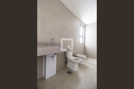 Banheiro da Suíte 1 de casa de condomínio à venda com 3 quartos, 230m² em Centro Empresarial Tamboré, Santana de Parnaíba