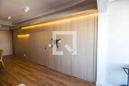 Sala de TV de apartamento à venda com 2 quartos, 78m² em Alphaville Industrial, Barueri