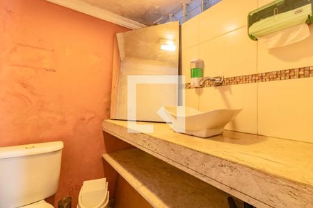 Banheiro de Serviço de casa à venda com 3 quartos, 180m² em Parque Imperial, São Paulo