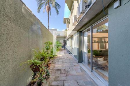 Casa à venda com 4 quartos, 290m² em Santo Amaro, São Paulo