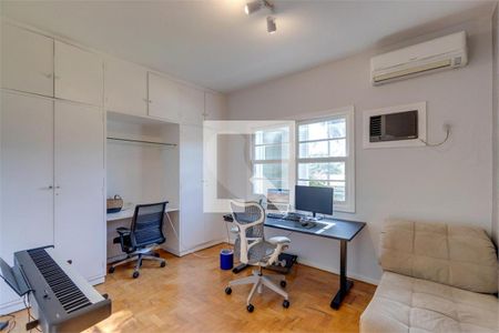 Casa à venda com 4 quartos, 290m² em Santo Amaro, São Paulo