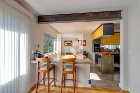 Casa à venda com 4 quartos, 290m² em Santo Amaro, São Paulo