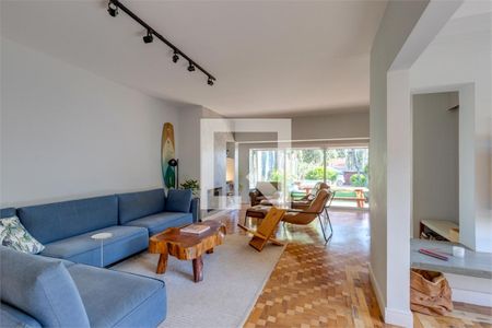 Casa à venda com 4 quartos, 290m² em Santo Amaro, São Paulo