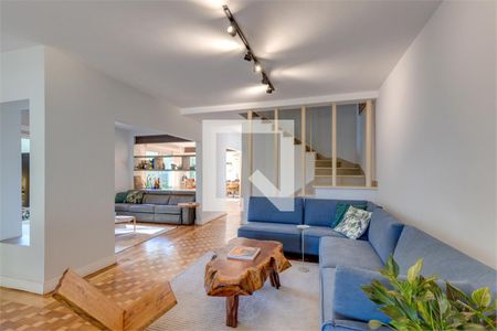 Casa à venda com 4 quartos, 290m² em Santo Amaro, São Paulo