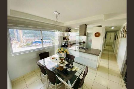 Cozinha de apartamento para alugar com 3 quartos, 111m² em Jardim Tres Marias, Guarujá