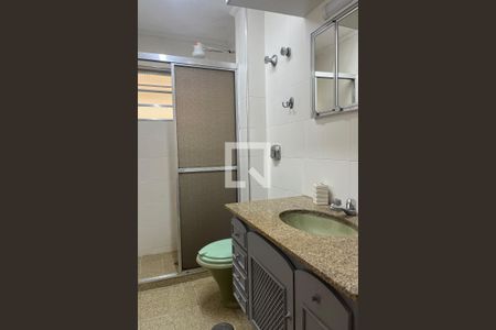 Banheiro de apartamento para alugar com 1 quarto, 66m² em Orquidario, Santos