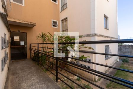 Hall de entrada de apartamento para alugar com 2 quartos, 48m² em São João Batista, Belo Horizonte