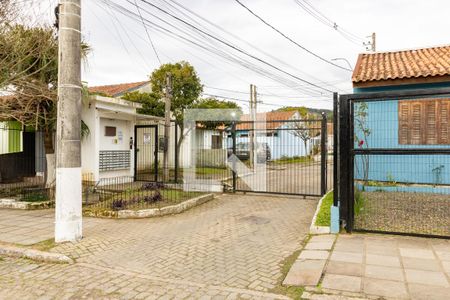 Fachada de casa de condomínio à venda com 1 quarto, 45m² em Guarujá, Porto Alegre