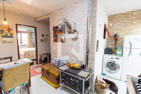 Sala/Cozinha de casa de condomínio à venda com 1 quarto, 45m² em Guarujá, Porto Alegre