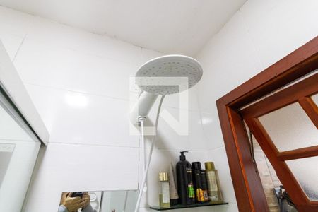 Banheiro de casa de condomínio à venda com 1 quarto, 45m² em Guarujá, Porto Alegre