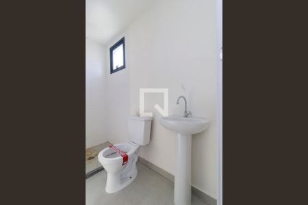 Banheiro de kitnet/studio para alugar com 0 quarto, 25m² em Jardim das Acacias, São Paulo