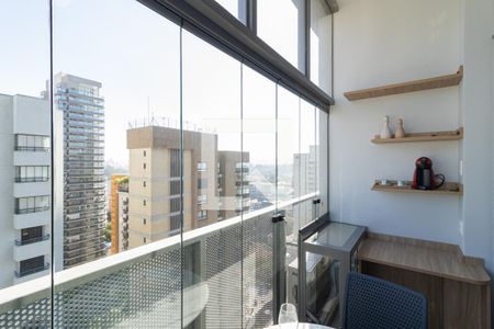 Varanda de kitnet/studio para alugar com 1 quarto, 34m² em Indianópolis, São Paulo